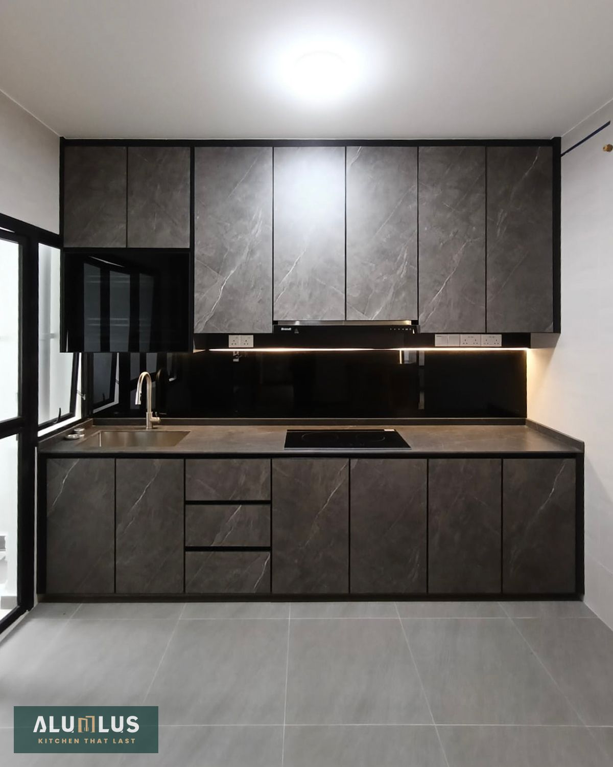 Compact Aluminum Kitchen Cabinet - Luxury Package